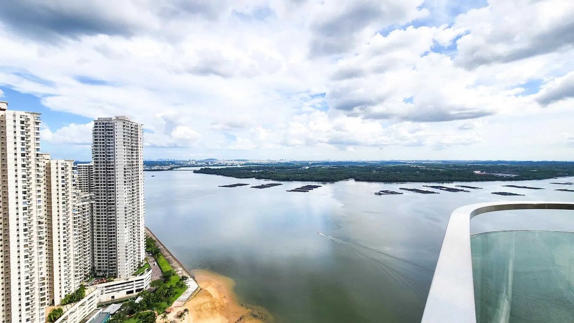 Hotpot In The Sky - Riverview In City By Cowidea Johor Bahru Apartment